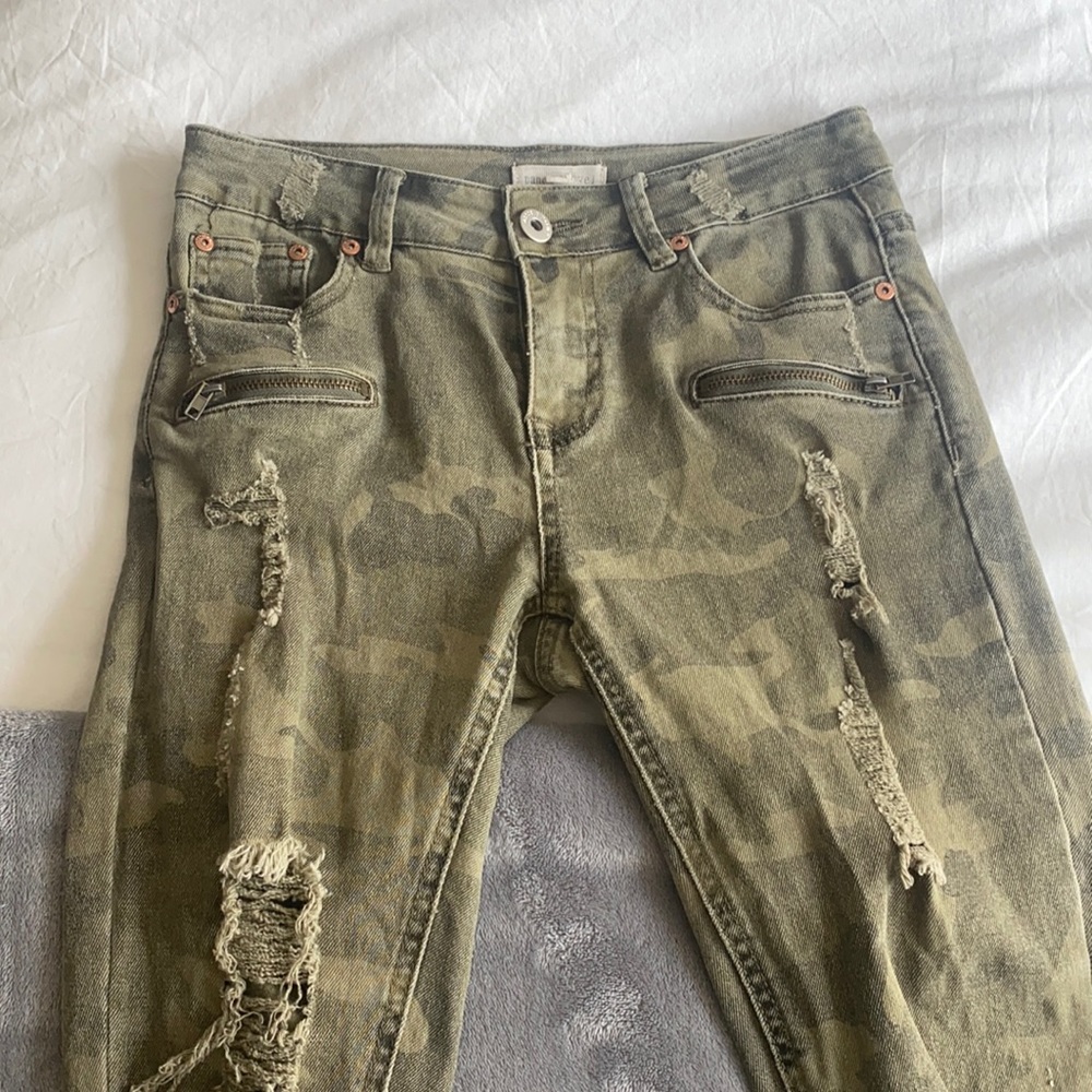 Camouflage distressed jeans